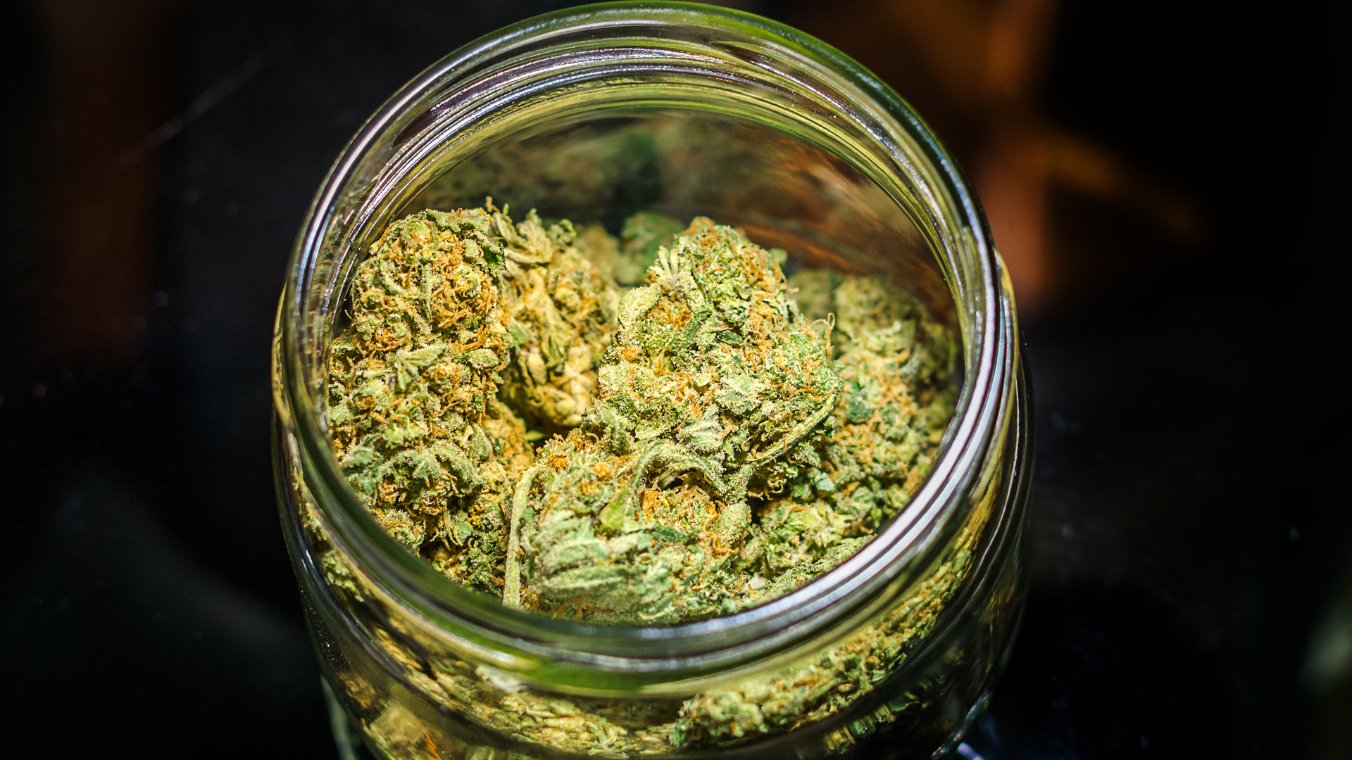 Curing cannabis in a jar burping